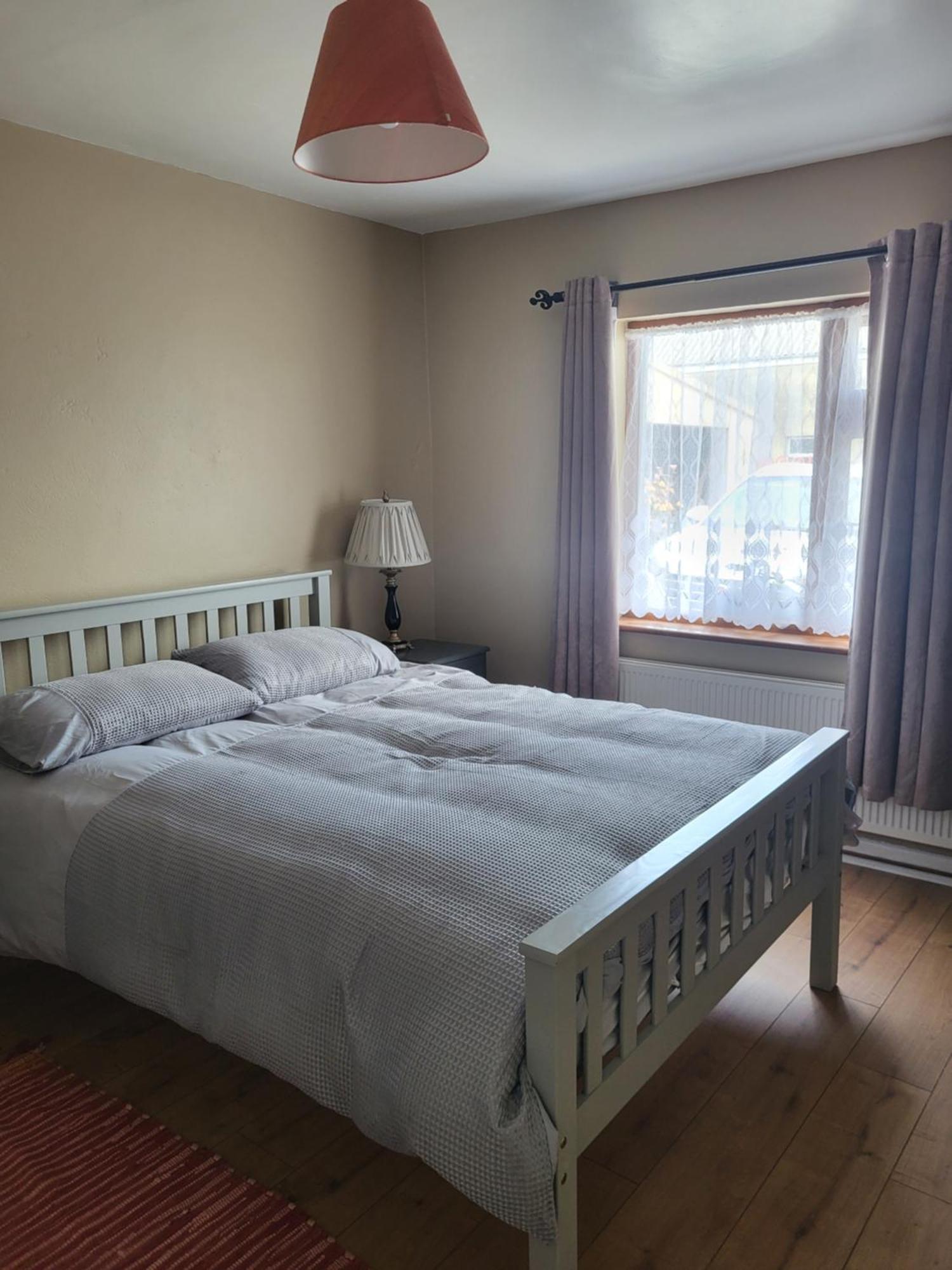 Bluebell Apartment Sleeps 7 Only Let As Whole Apartment Blennerville Экстерьер фото